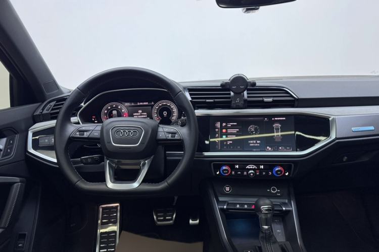 Used Audi Q3 2024 35 TFSI Fashion Dynamic Edition Interior 2