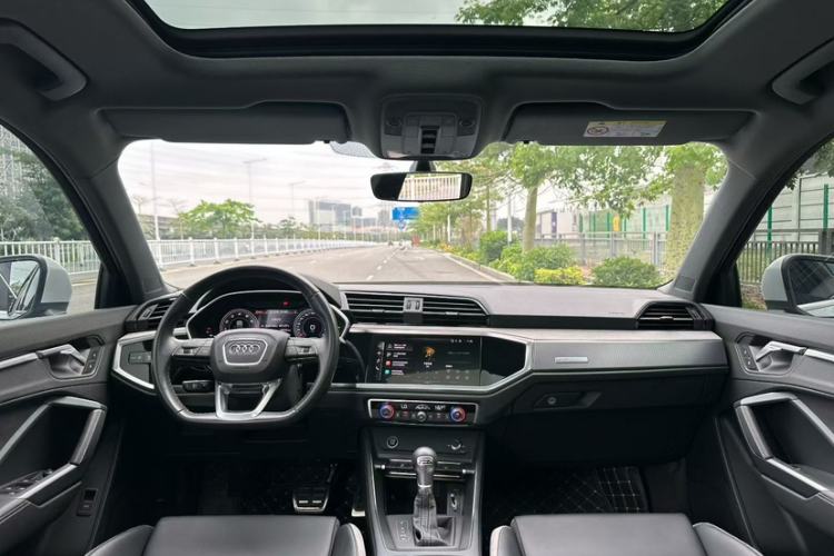 Used Audi Q3 2024 35 TFSI Fashion Dynamic Edition Interior 2