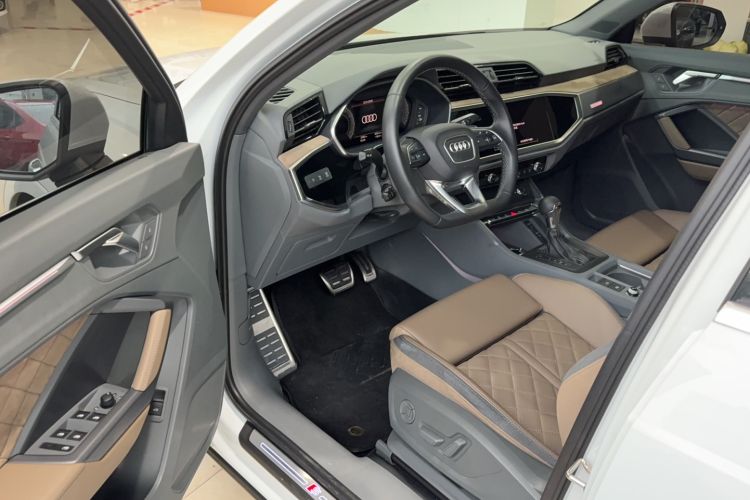 Used Audi Q3 2024 40 TFSI Fashion Dynamic Model Interior 2