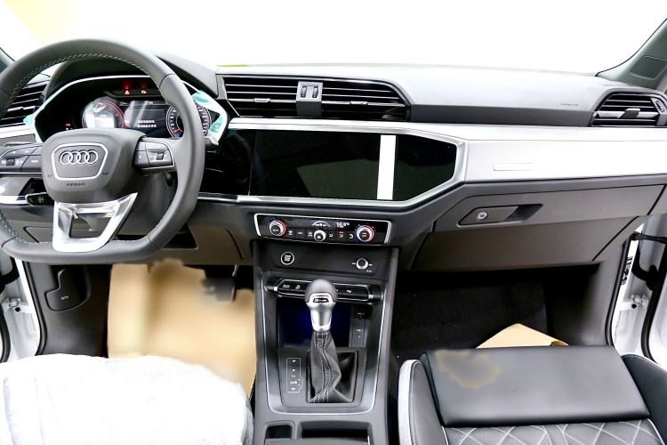 Used Audi Q3 2024 40 TFSI Fashion Dynamic Model Interior 2