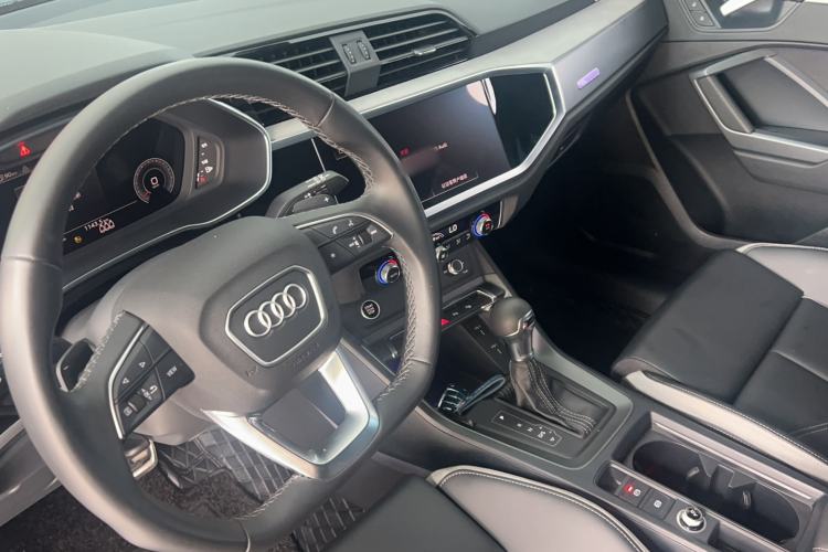 Used Audi Q3 2024 35 TFSI Fashion Dynamic Edition Interior 3