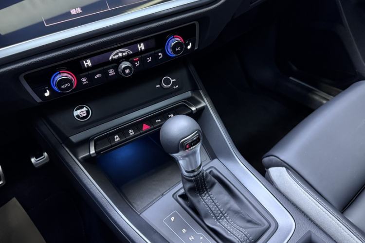 Used Audi Q3 2024 35 TFSI Fashion Dynamic Edition Interior 3