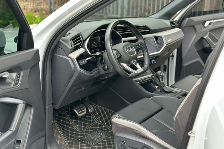 Used Audi Q3 2024 35 TFSI Fashion Dynamic Edition Interior 3