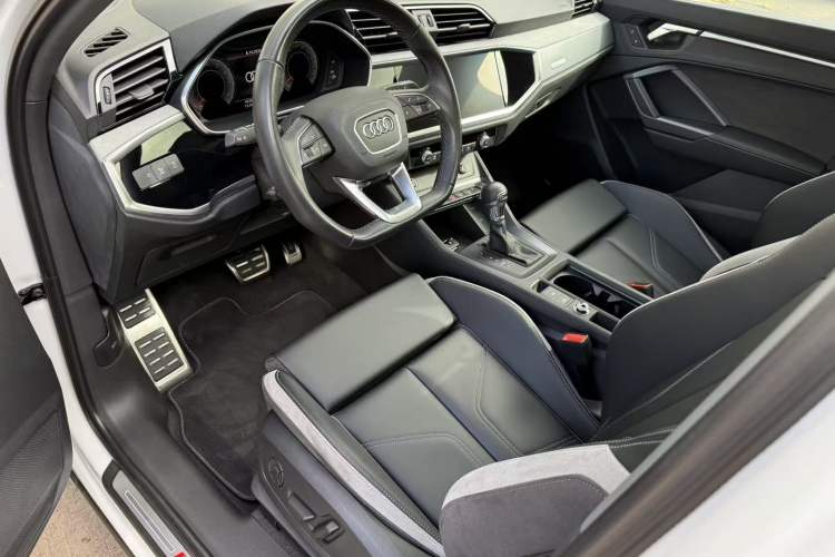Used Audi Q3 2024 35 TFSI Fashion Dynamic Edition Interior 3