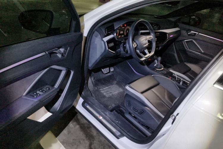Used Audi Q3 2024 35 TFSI Fashion Dynamic Edition Interior 3