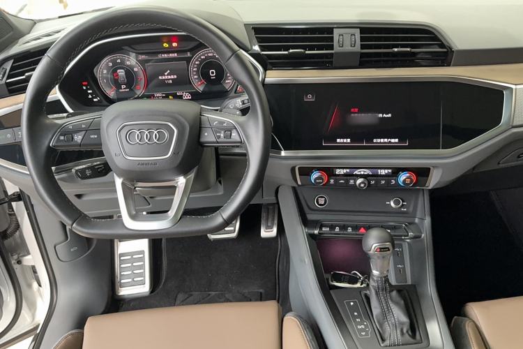 Used Audi Q3 2024 40 TFSI Fashion Dynamic Model Interior 3