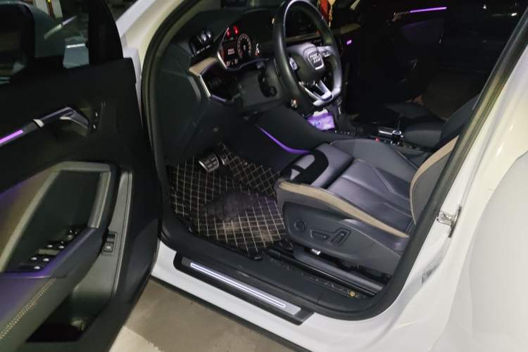 Used Audi Q3 2024 35 TFSI Stylish and Elegant Edition Interior 3