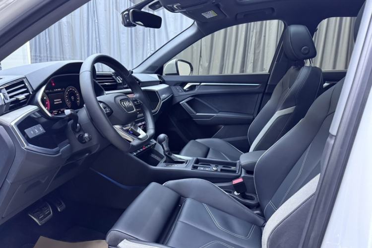 Used Audi Q3 2024 35 TFSI Fashion Dynamic Edition Interior 4