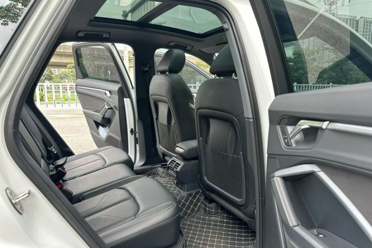 Used Audi Q3 2024 35 TFSI Fashion Dynamic Edition Interior 4