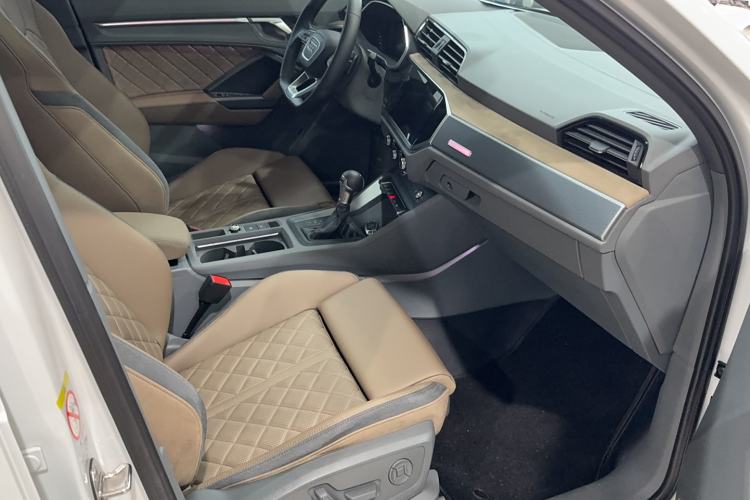 Used Audi Q3 2024 40 TFSI Fashion Dynamic Model Interior 4