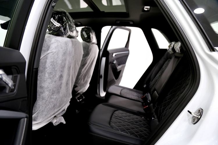 Used Audi Q3 2024 40 TFSI Fashion Dynamic Model Interior 4