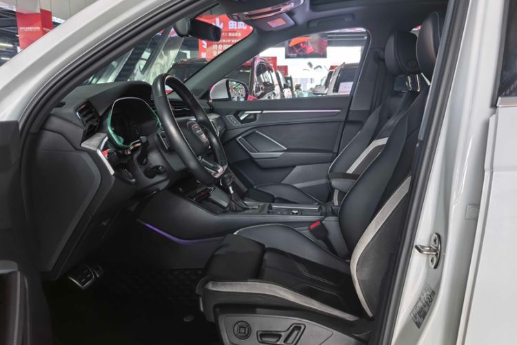 Used Audi Q3 2024 40 TFSI Fashion Dynamic Model Interior 5