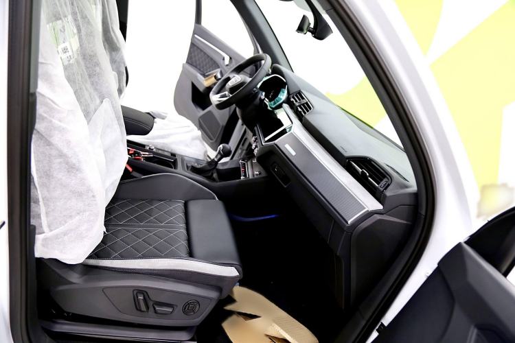 Used Audi Q3 2024 40 TFSI Fashion Dynamic Model Interior 6