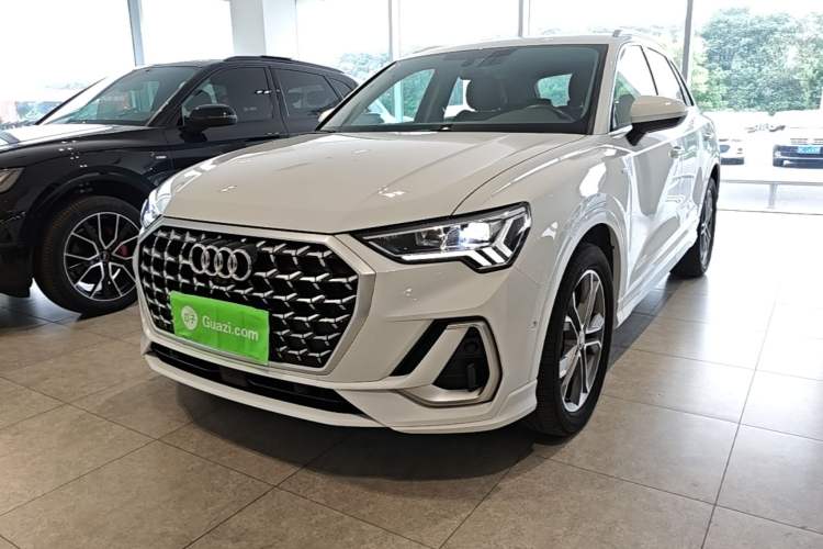 Audi Q3 2024 40 TFSI Fashion Dynamic Model