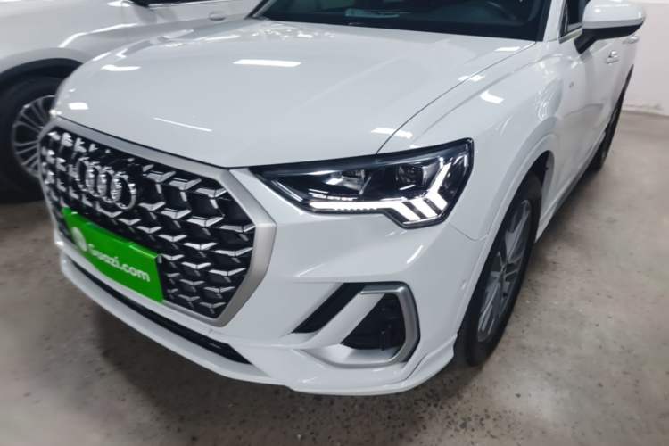 Used Audi Q3 2024 40 TFSI Fashion Dynamic Model Left Front Headlight