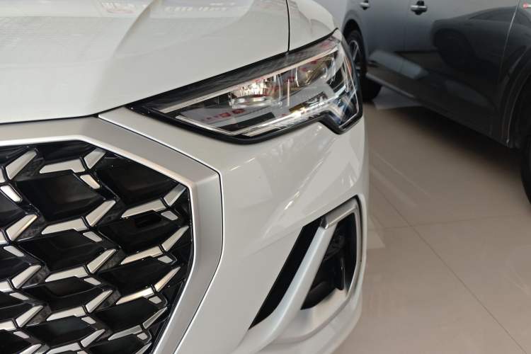 Used Audi Q3 2024 35 TFSI Ambition Dynamic Edition Left Front Headlight