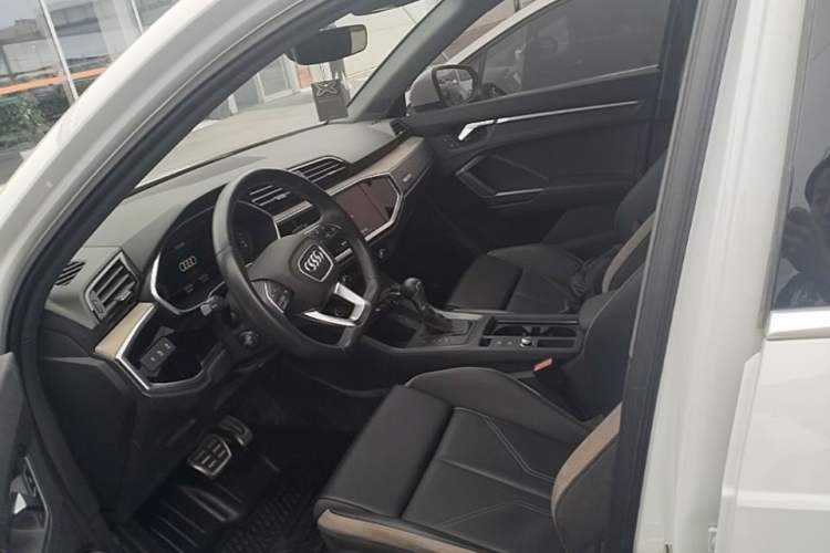 Used Audi Q3 2024 35 TFSI Stylish and Elegant Edition Left Front Seat