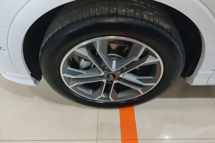 Used Audi Q3 2024 40 TFSI Fashion Dynamic Model Left Front Wheel Hub