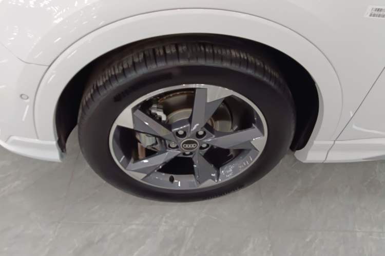 Used Audi Q3 2024 35 TFSI Fashion Dynamic Edition Left Front Wheel Hub
