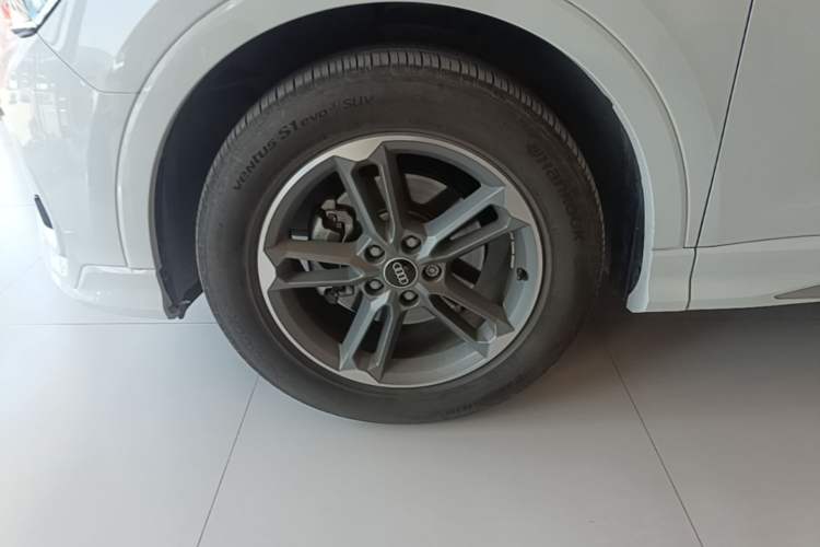 Used Audi Q3 2024 35 TFSI Ambition Dynamic Edition Left Front Wheel Hub