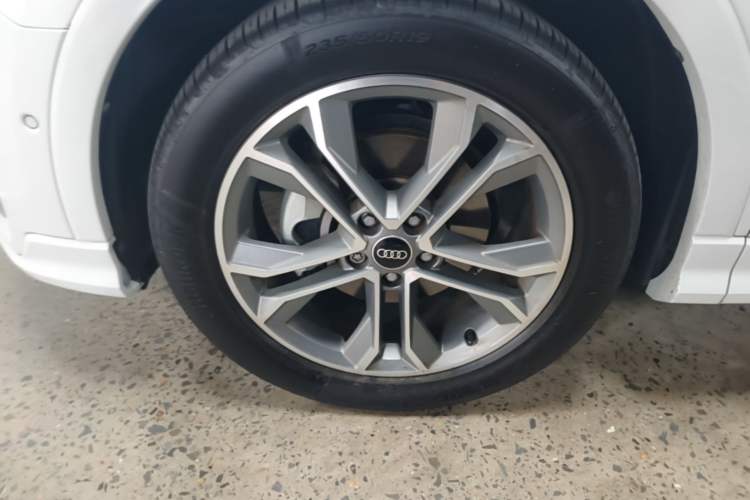 Used Audi Q3 2024 40 TFSI Fashion Dynamic Model Left Front Wheel Hub