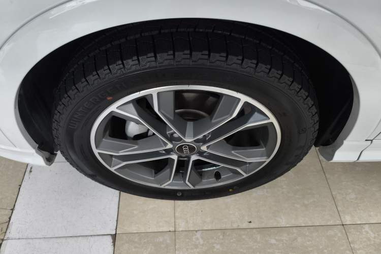 Used Audi Q3 2024 40 TFSI Fashion Dynamic Model Left Front Wheel Hub