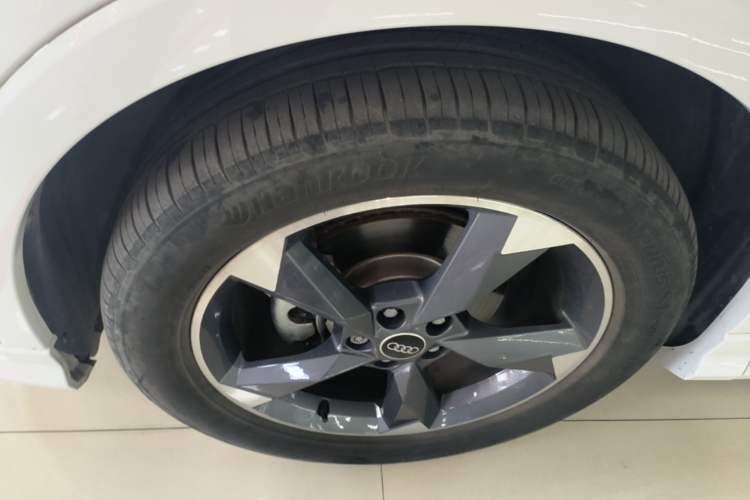 Used Audi Q3 2024 35 TFSI Fashion Dynamic Edition Left Front Wheel Hub