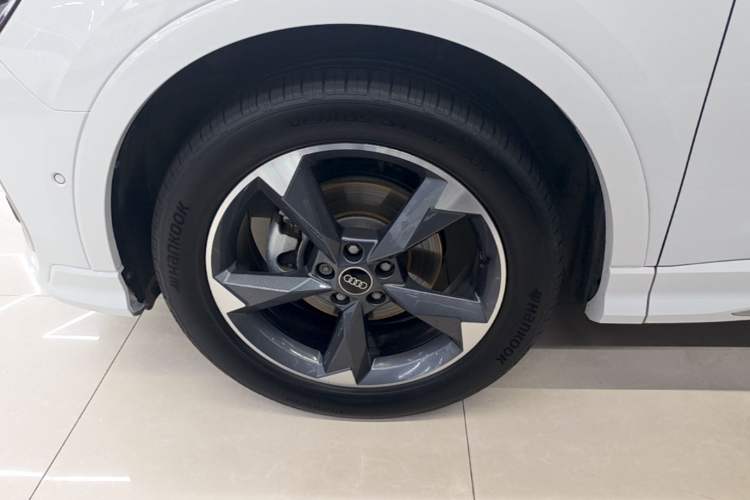 Used Audi Q3 2024 35 TFSI Fashion Dynamic Edition Left Front Wheel Hub