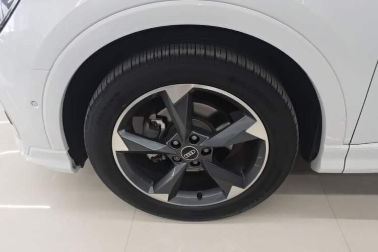 Used Audi Q3 2024 35 TFSI Fashion Dynamic Edition Left Front Wheel Hub