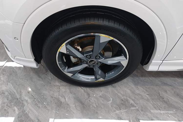 Used Audi Q3 2024 35 TFSI Fashion Dynamic Edition Left Front Wheel Hub