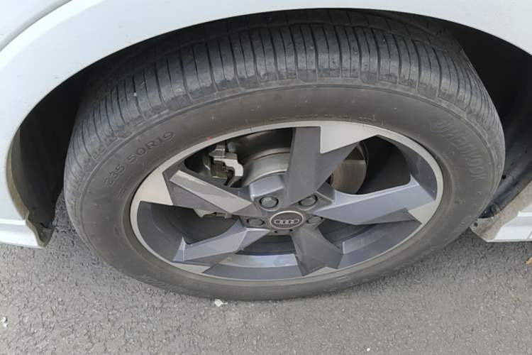Used Audi Q3 2024 35 TFSI Fashion Dynamic Edition Left Front Wheel Hub