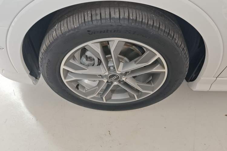 Used Audi Q3 2024 40 TFSI Fashion Dynamic Model Left Front Wheel Hub