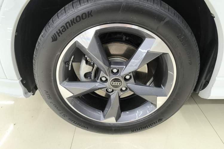 Used Audi Q3 2024 35 TFSI Fashion Dynamic Edition Left Front Wheel Hub