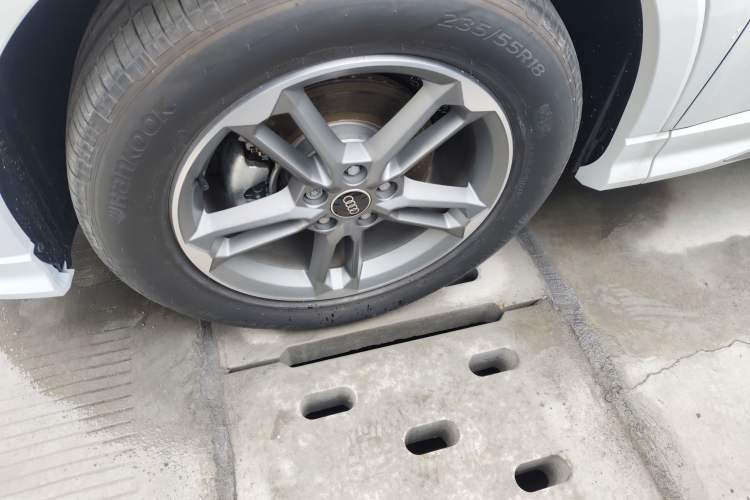 Used Audi Q3 2024 35 TFSI Ambition Dynamic Edition Left Front Wheel Hub