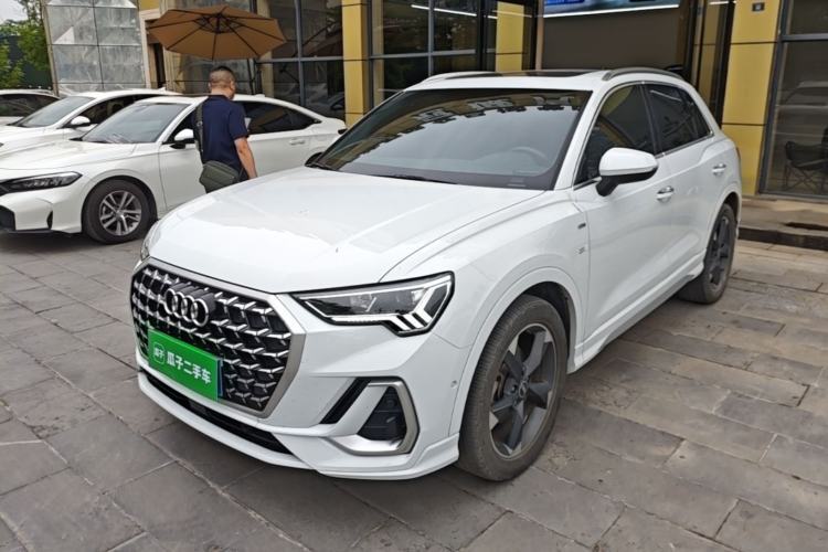 Used Audi Q3 2024 35 TFSI Fashion Dynamic Edition Guazi used car, China used car export, Used car for sale, Used cars, Cheapest cars for sale