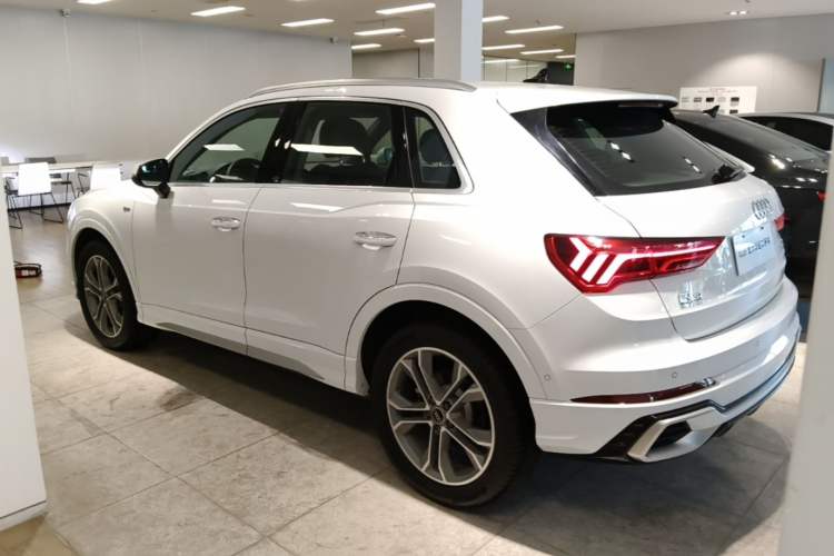 Used Audi Q3 2024 40 TFSI Fashion Dynamic Model Rear Left 45 Deg