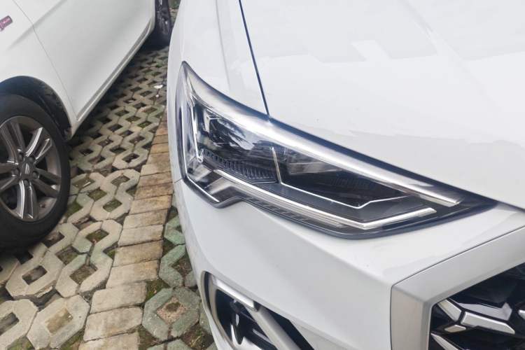 Used Audi Q3 2024 40 TFSI Fashion Dynamic Model Right Front Headlight