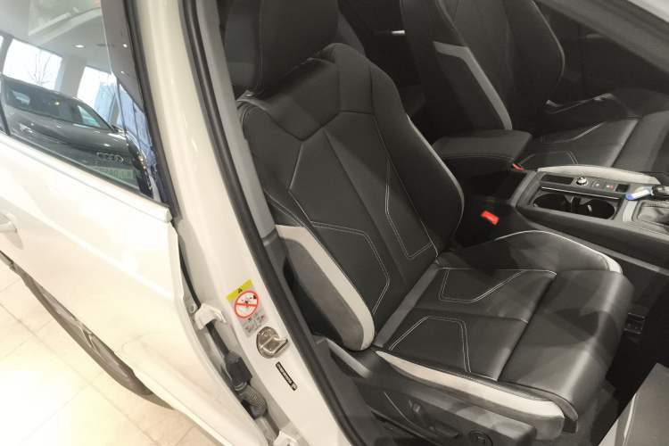 Used Audi Q3 2024 40 TFSI Fashion Dynamic Model Right Front Seat