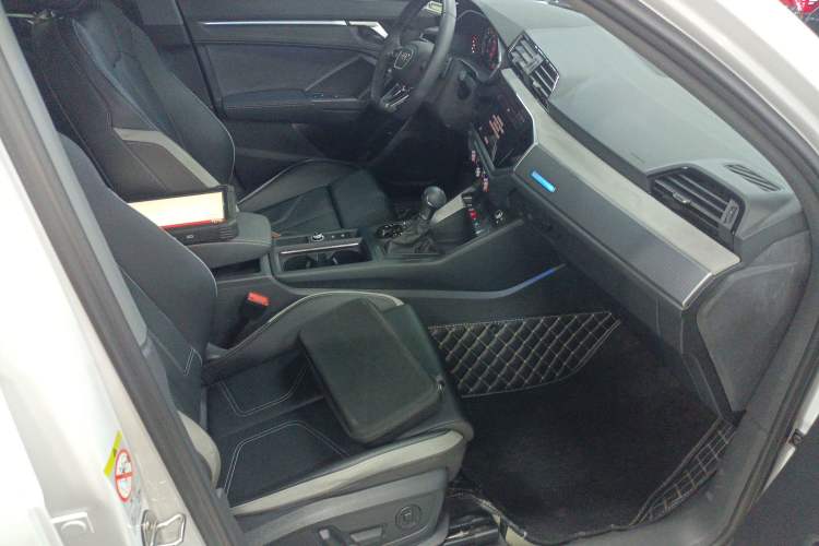 Used Audi Q3 2024 35 TFSI Fashion Dynamic Edition Right Front Seat