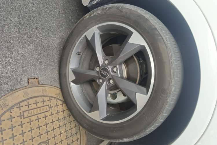Used Audi Q3 2024 35 TFSI Fashion Dynamic Edition Right Front Wheel Hub