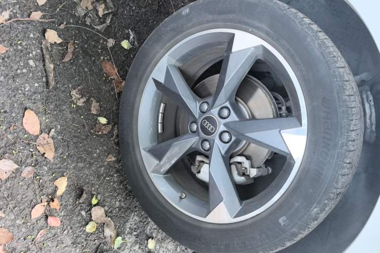 Used Audi Q3 2024 35 TFSI Fashion Dynamic Edition Right Front Wheel Hub