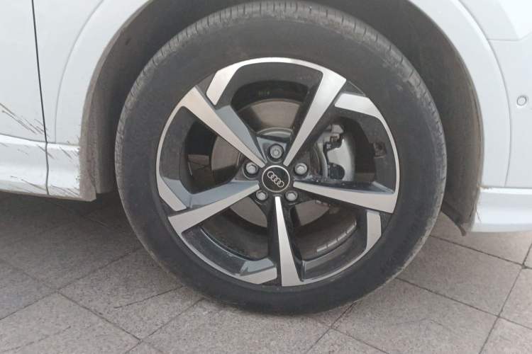 Used Audi Q3 2024 35 TFSI Fashion Dynamic Edition Right Front Wheel Hub
