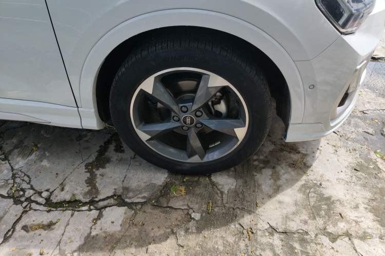 Used Audi Q3 2024 35 TFSI Fashion Dynamic Edition Right Front Wheel Hub