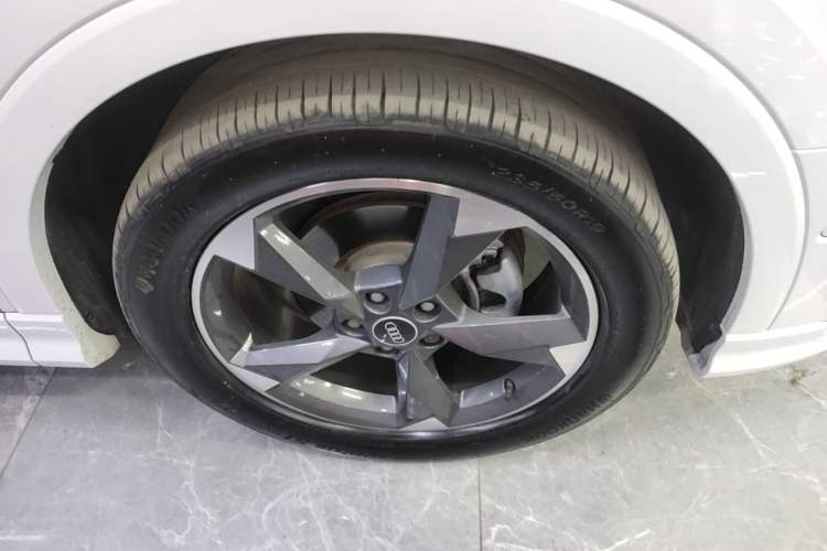 Used Audi Q3 2024 35 TFSI Fashion Dynamic Edition Right Front Wheel Hub