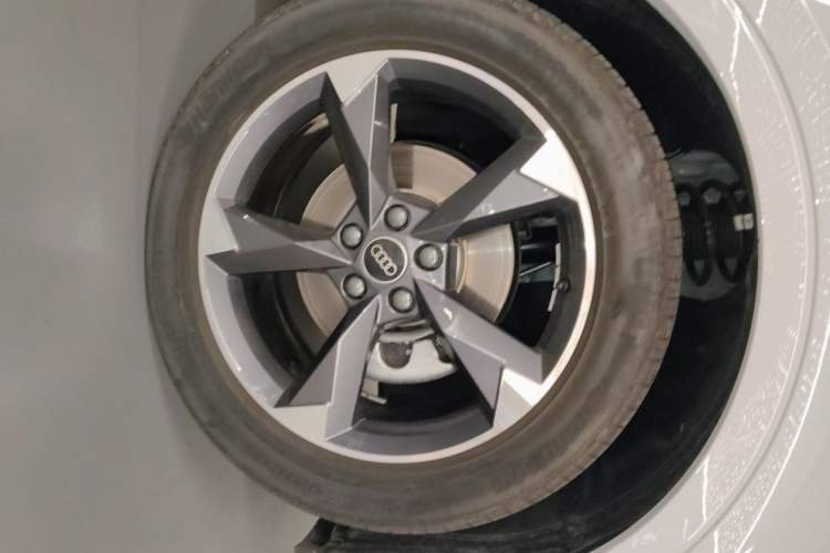 Used Audi Q3 2024 35 TFSI Fashion Dynamic Edition Right Front Wheel Hub