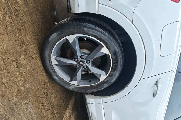 Used Audi Q3 2024 35 TFSI Fashion Dynamic Edition Right Front Wheel Hub