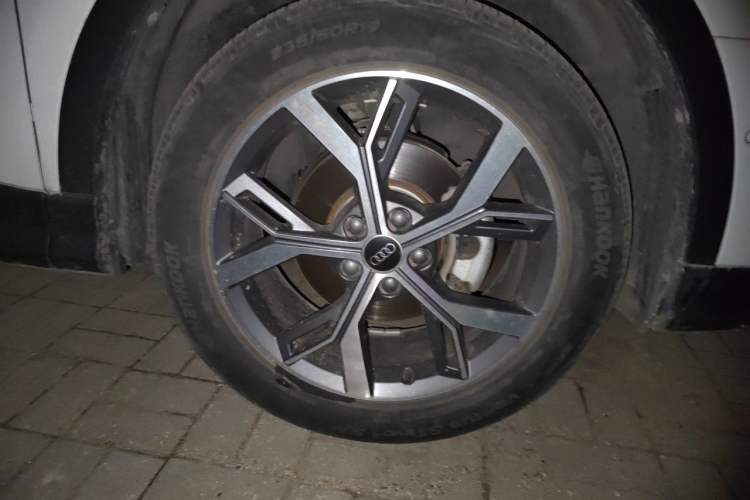 Used Audi Q3 2024 35 TFSI Stylish and Elegant Edition Right Front Wheel Hub
