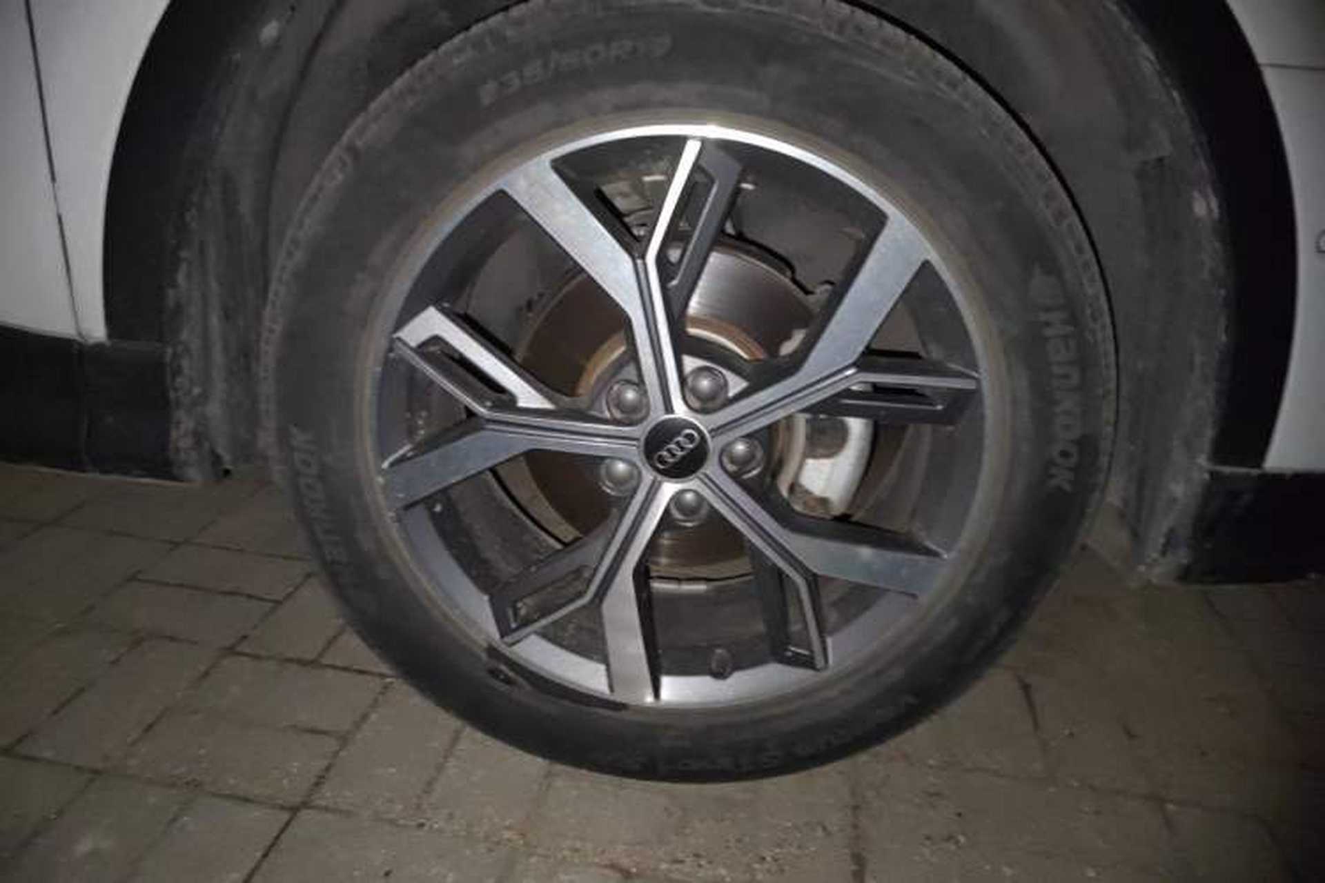 Used Audi Q3 2024 35 TFSI Stylish and Elegant Edition Right Front Wheel Hub