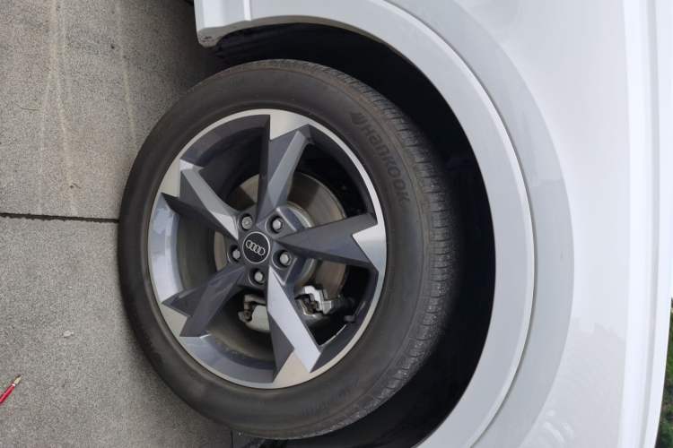 Used Audi Q3 2024 35 TFSI Fashion Dynamic Edition Right Front Wheel Hub