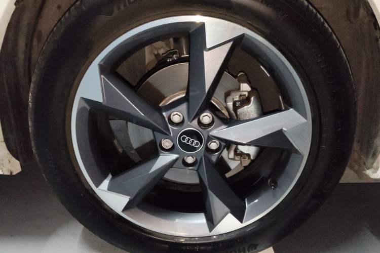 Used Audi Q3 2024 35 TFSI Fashion Dynamic Edition Right Front Wheel Hub